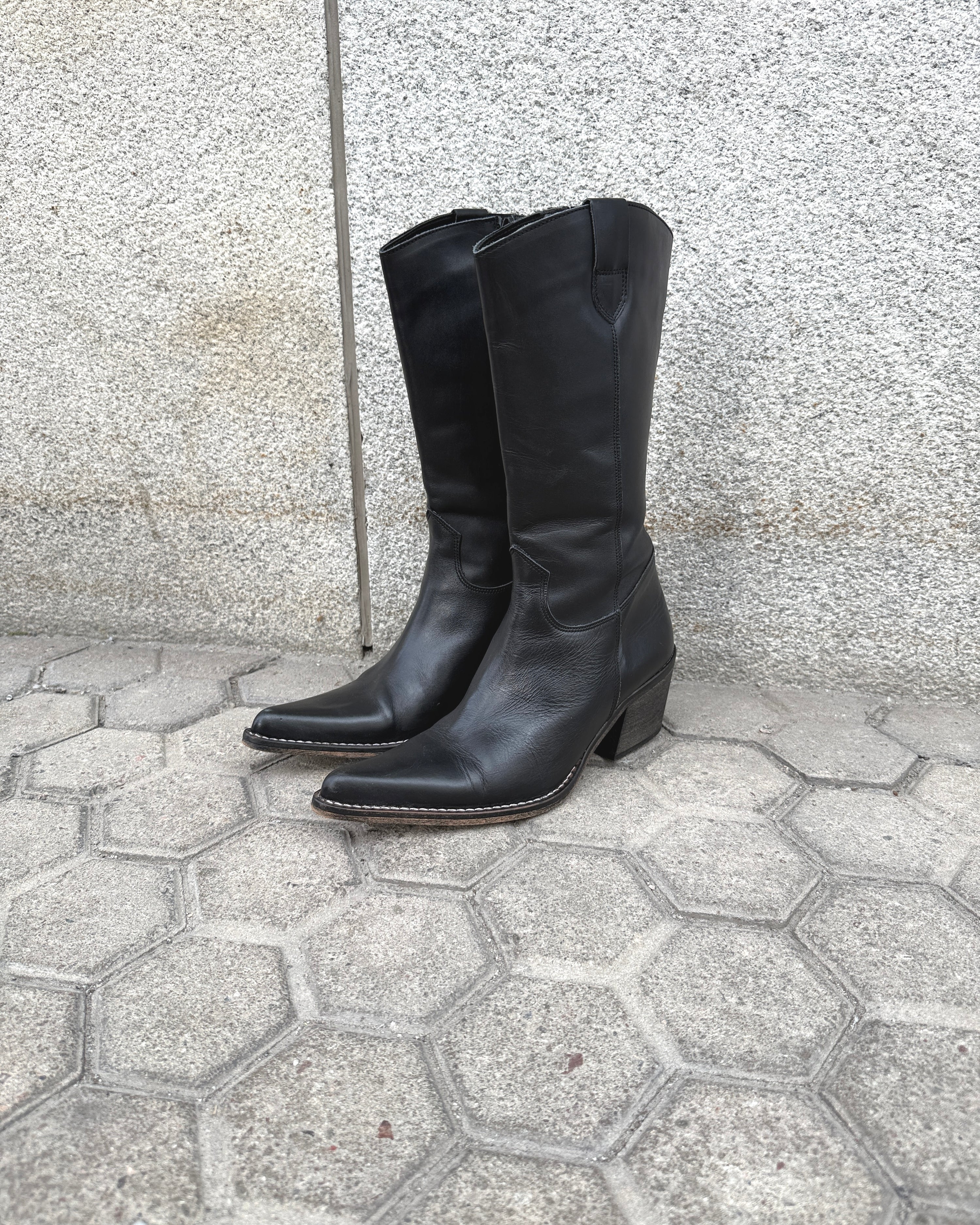 pointed leather cowboy boots