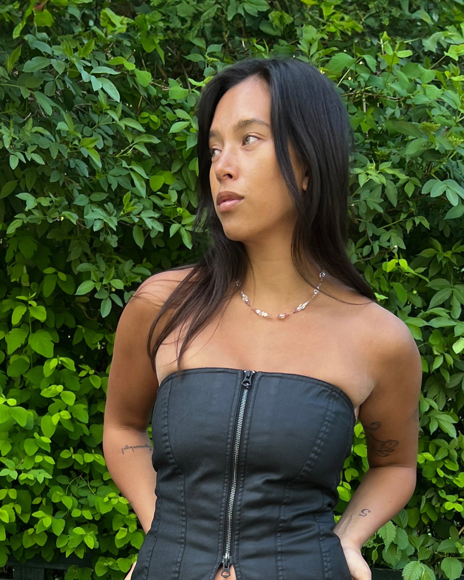 metal wire transparent & pink beads necklace