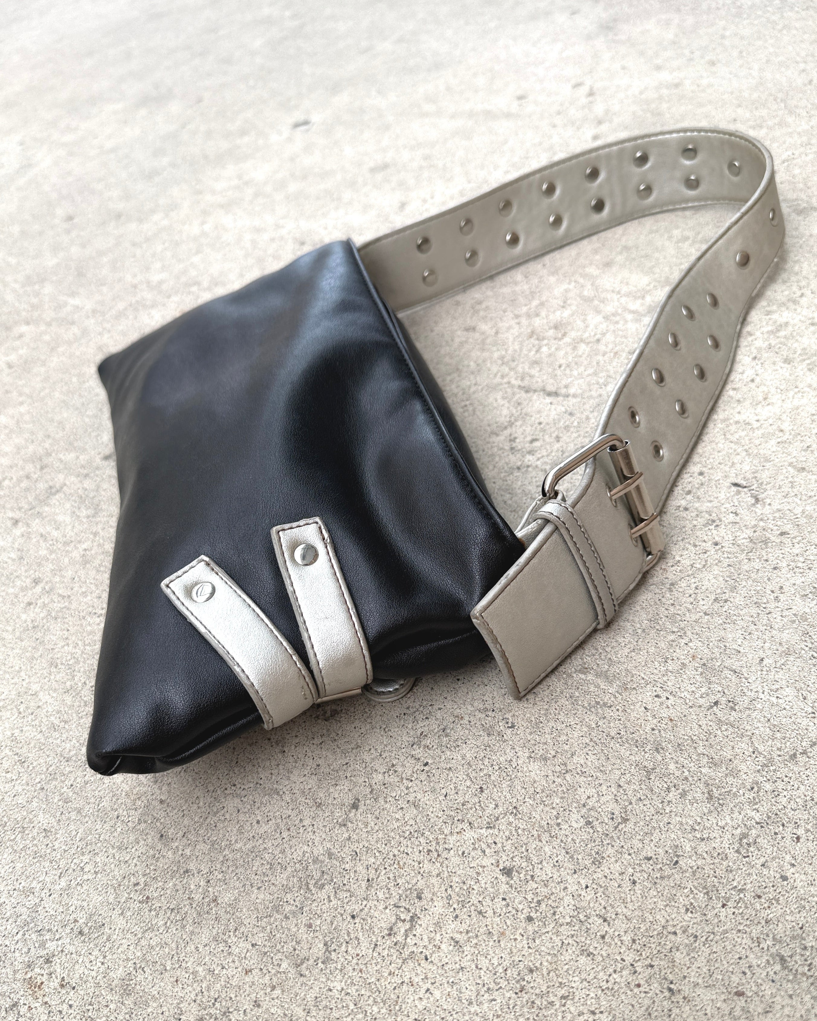 baguette shoulder bag w silver strap