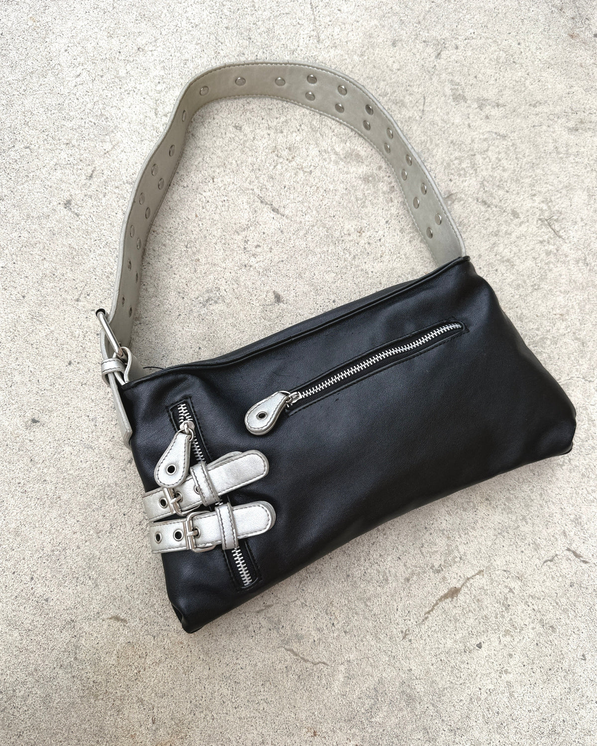 baguette shoulder bag w silver strap