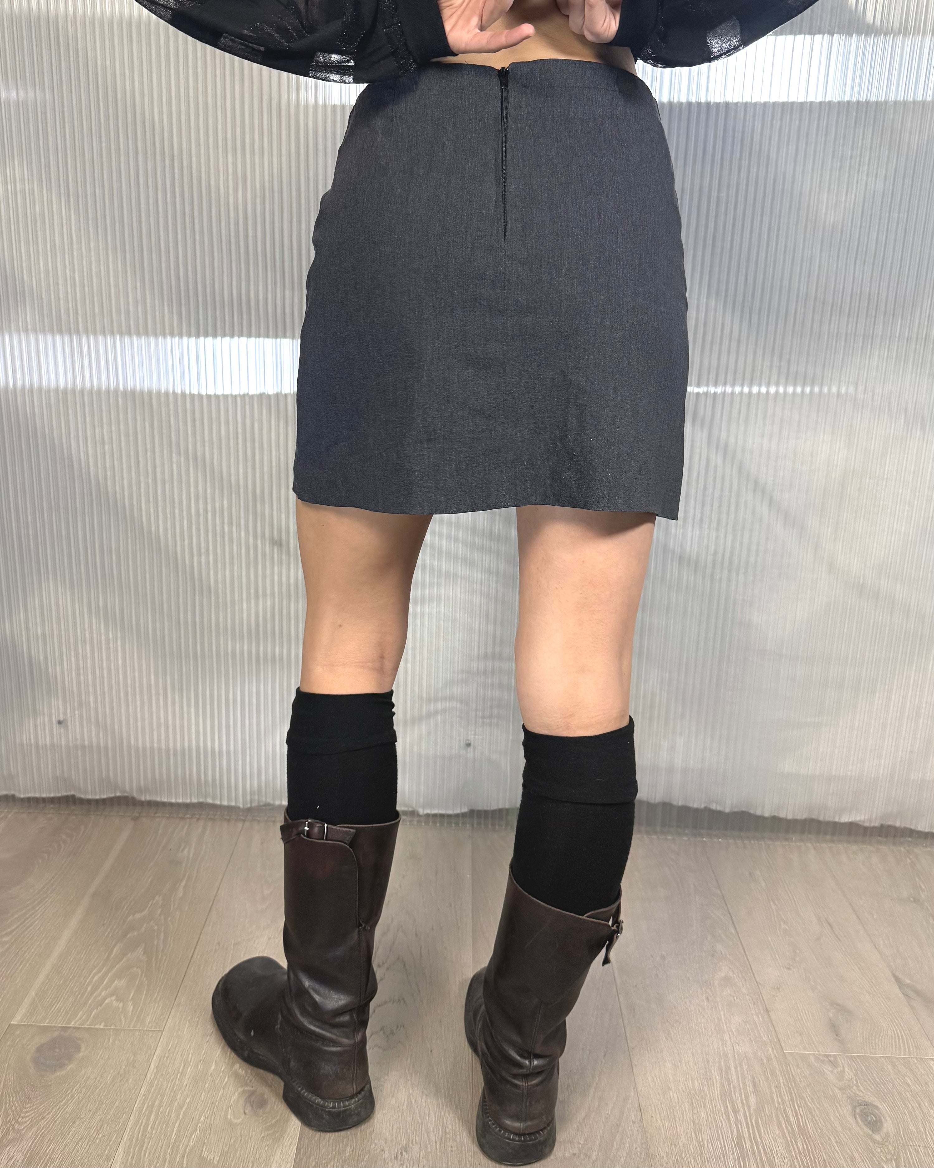 stretchy mini skirt w side slit