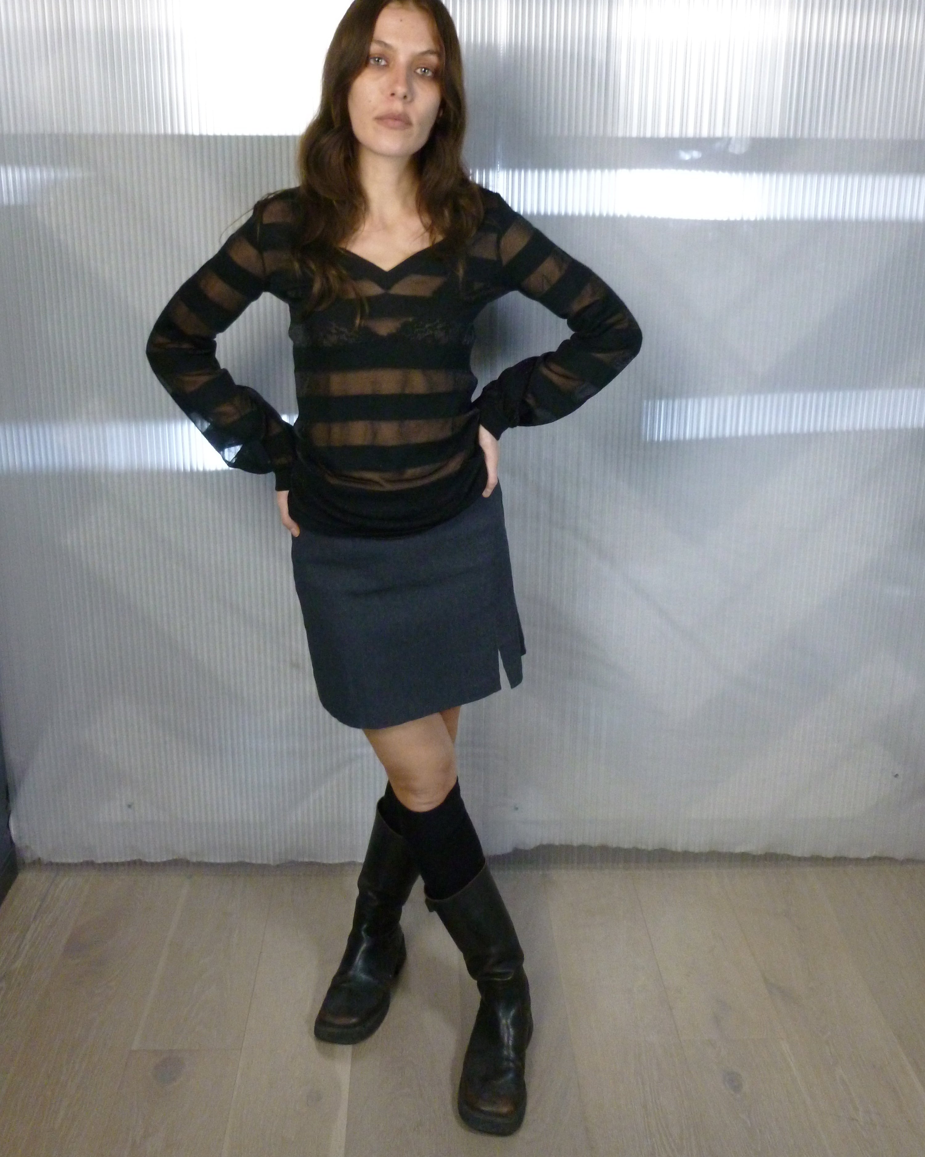 stretchy mini skirt w side slit